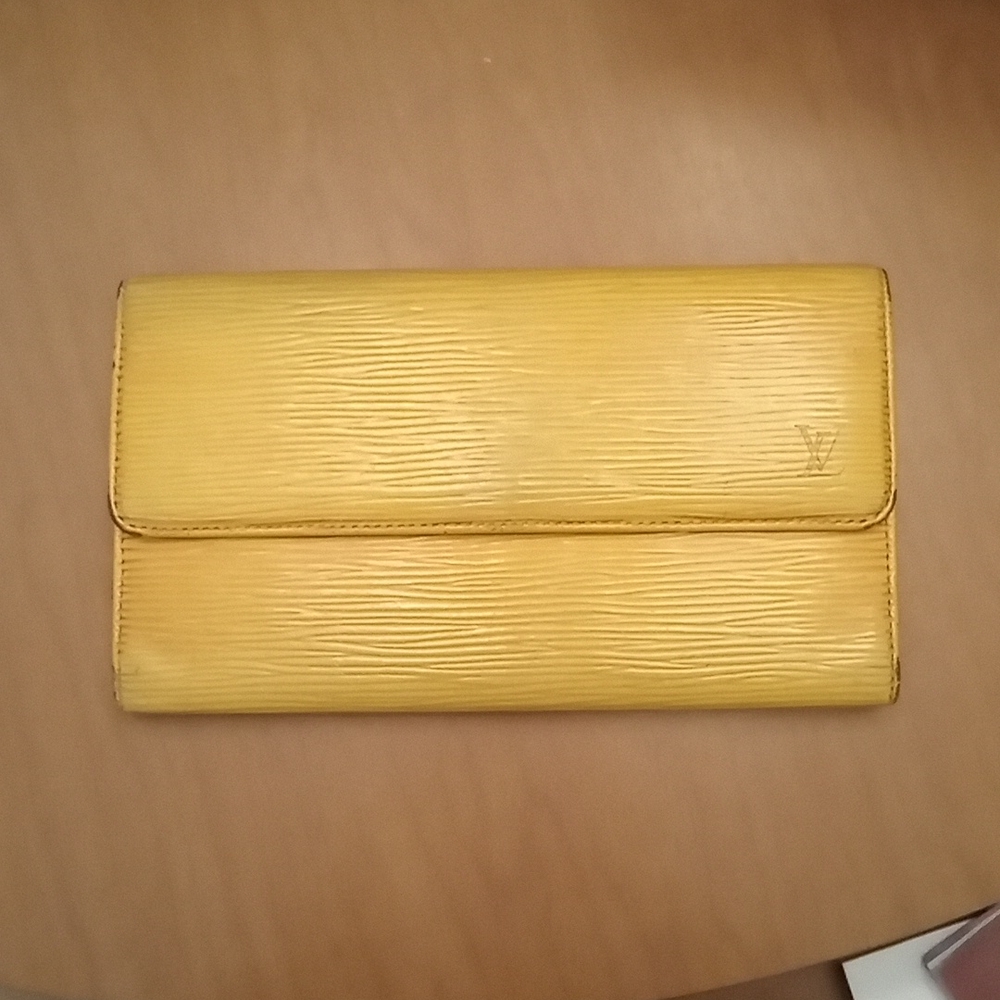 Yellow Epi leather Louis Wallet international